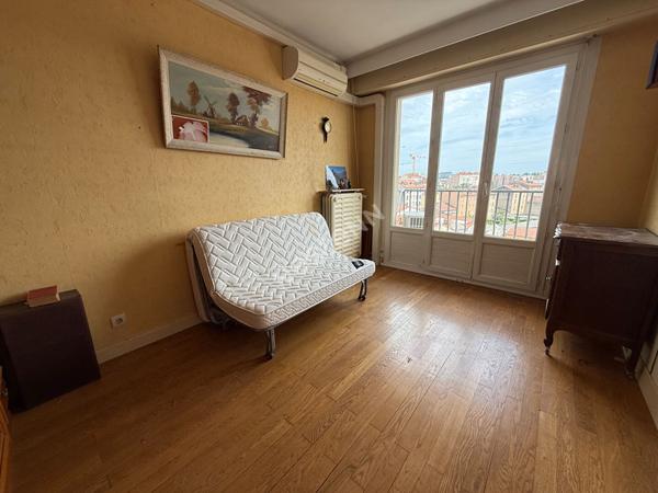 Appartement T4 Villeurbanne GRAND CLEMENT, dernier étage, traversant Nord Sud, cuisine équipée, balcon, loggia, cave , garage