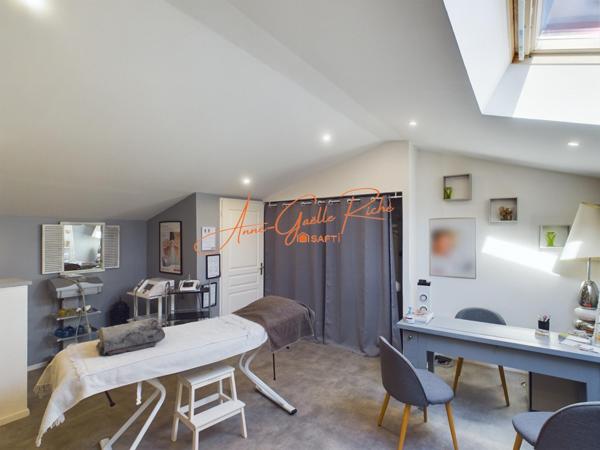 MAISON DE CHARME 186 m² , PISCINE & PRESTATIONS