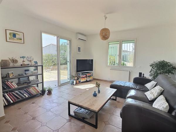 Les Camoins Marseille 13011- Maison de type 6 avec terrasse, terrain arboré avec garage, caves et dépendance