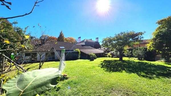 Ensemble Immobilier de 2 logements avec piscine intérieur + Terrain