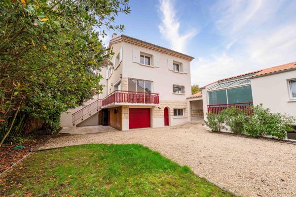 Propriété de standing avec Local Commercial à proximité des Parcs