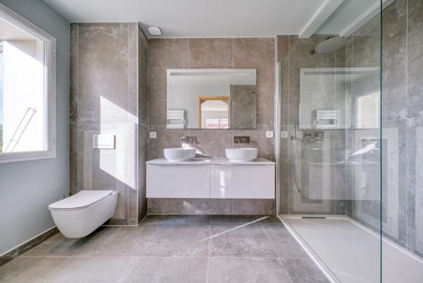 Propriété de standing avec Local Commercial à proximité des Parcs