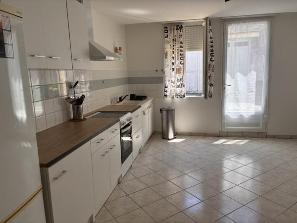 Maison à louer 630 € CC Reignac 4 p 118 m² DPE C