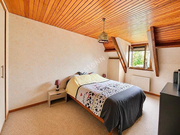 Ensemble immobilier avec maison principale et dépendance habitable