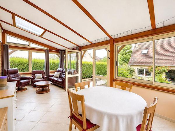 Ensemble immobilier avec maison principale et dépendance habitable