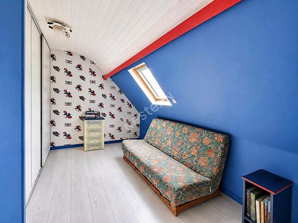 Ensemble immobilier avec maison principale et dépendance habitable