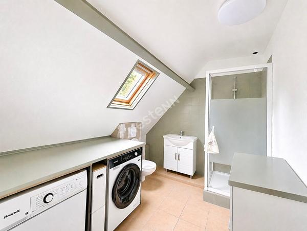 Ensemble immobilier avec maison principale et dépendance habitable