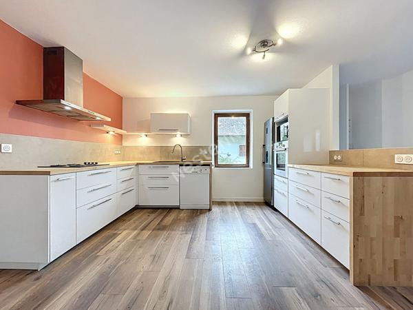 Maison de village 5 pièces de 158 m², à vendre sur Faverges Seythenex