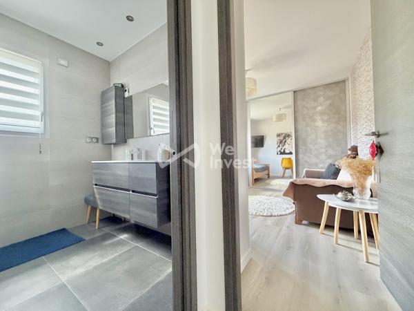Villa de type 8, sous-sol complet, piscine, pool house, jardin clos et arboré.