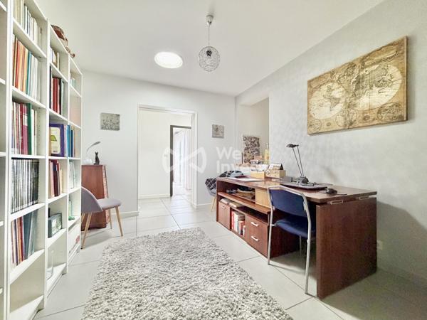 Villa de type 8, sous-sol complet, piscine, pool house, jardin clos et arboré.