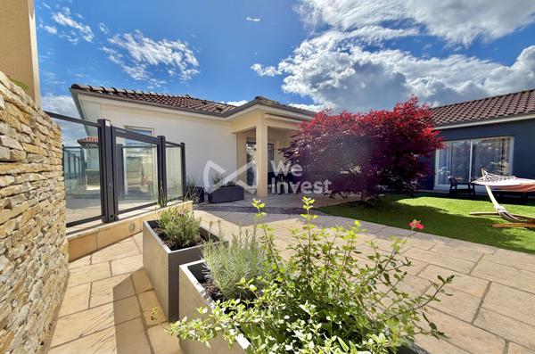 Villa de type 8, sous-sol complet, piscine, pool house, jardin clos et arboré.