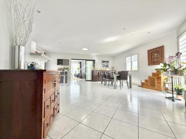 Villa de type 8, sous-sol complet, piscine, pool house, jardin clos et arboré.