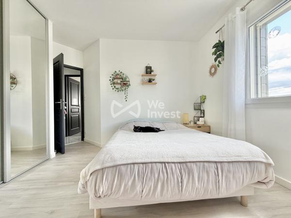 Villa de type 8, sous-sol complet, piscine, pool house, jardin clos et arboré.