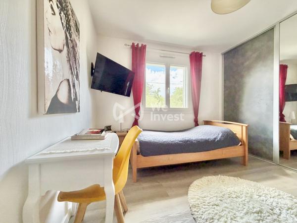 Villa de type 8, sous-sol complet, piscine, pool house, jardin clos et arboré.