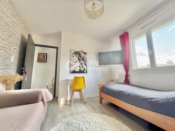 Villa de type 8, sous-sol complet, piscine, pool house, jardin clos et arboré.