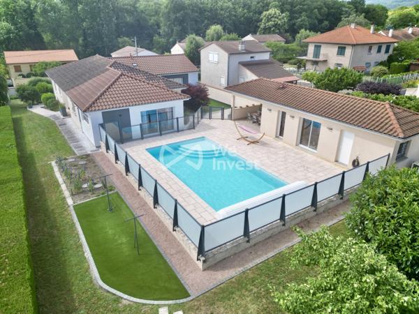 Villa de type 8, sous-sol complet, piscine, pool house, jardin clos et arboré.