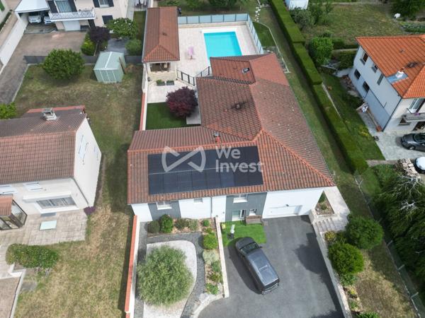 Villa de type 8, sous-sol complet, piscine, pool house, jardin clos et arboré.