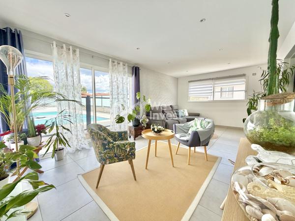 Villa de type 8, sous-sol complet, piscine, pool house, jardin clos et arboré.