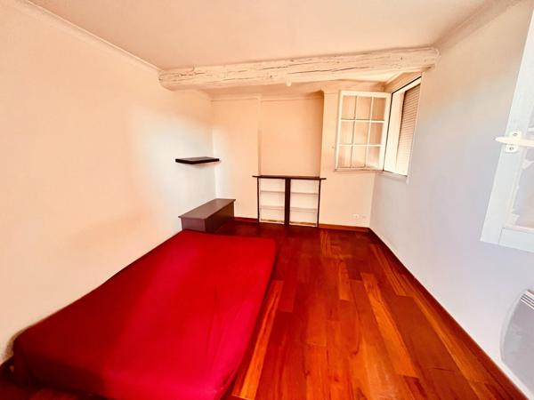 P3 ATYPIQUE DE 84 M² – CŒUR DE L’ÉCUSSON – NÎMES