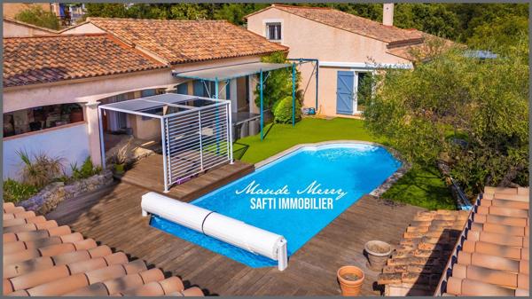 Villa de plain-pied + dépendance, le tout 170 m2 habitable - 4 chambres avec chacune sa salle d'eau privative - cuisine d'été - piscine - deux abris voiture - terrain de 1650 m2 en posiiton dominante, plein sud, au calme et sans vis-à-vis