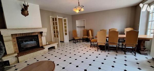 LAGARDERE maison de village et garage non attenant.