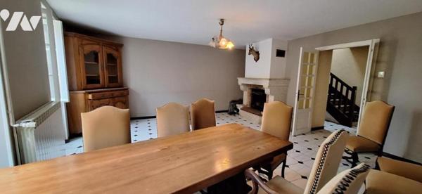 LAGARDERE maison de village et garage non attenant.