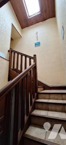 LAGARDERE maison de village et garage non attenant.