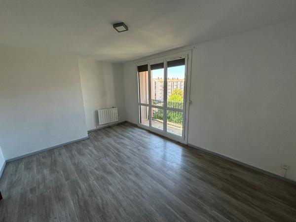 Salon De Provence Appartement 3 pièces avec balcon et parking