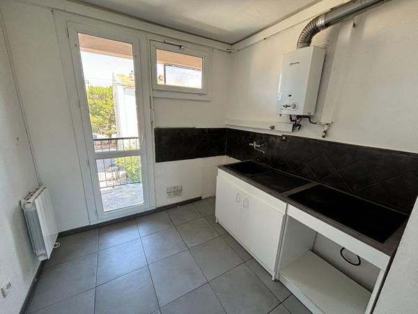 Salon De Provence Appartement 3 pièces avec balcon et parking