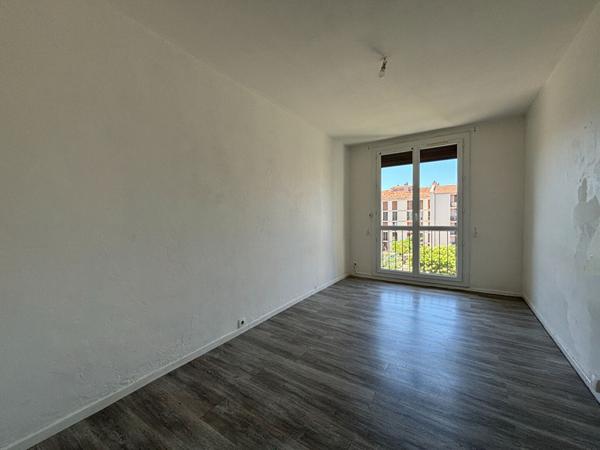 Salon De Provence Appartement 3 pièces avec balcon et parking