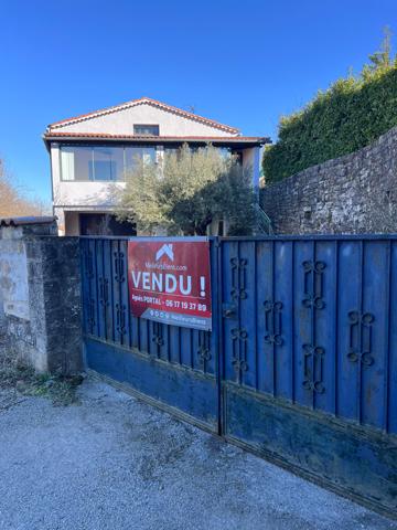 Maison 100 m2 habitables, Cour 140 m2 et Garage