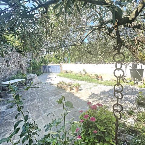 Maison 100 m2 habitables, Cour 140 m2 et Garage