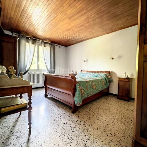 Maison 100 m2 habitables, Cour 140 m2 et Garage