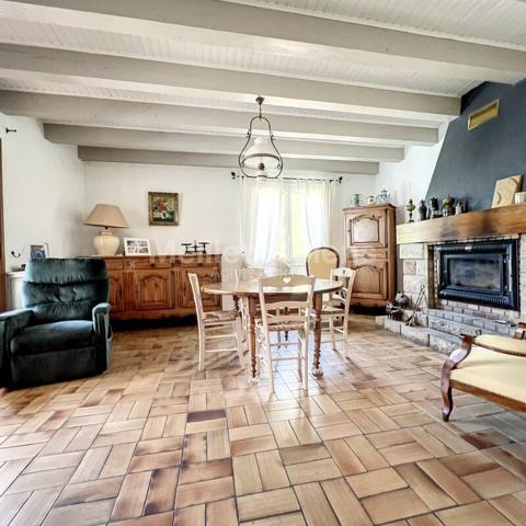 Maison 100 m2 habitables, Cour 140 m2 et Garage