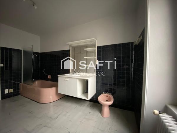 Hyper-centre de Rosporden-immeuble de rapport 3 plateaux- locale commercial refait à neuf loué- maison à rénover surface total de 420 m²