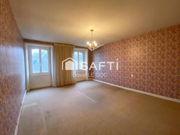 Hyper-centre de Rosporden-immeuble de rapport 3 plateaux- locale commercial refait à neuf loué- maison à rénover surface total de 420 m²