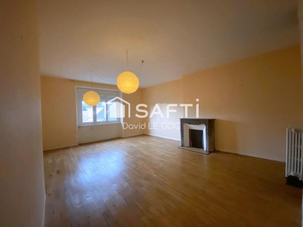 Hyper-centre de Rosporden-immeuble de rapport 3 plateaux- locale commercial refait à neuf loué- maison à rénover surface total de 420 m²