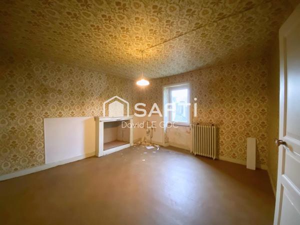 Hyper-centre de Rosporden-immeuble de rapport 3 plateaux- locale commercial refait à neuf loué- maison à rénover surface total de 420 m²