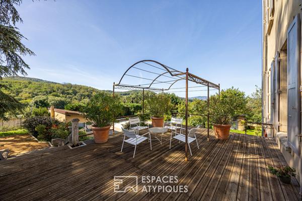 Appartement rénové au coeur d’un château avec jardin et piscine