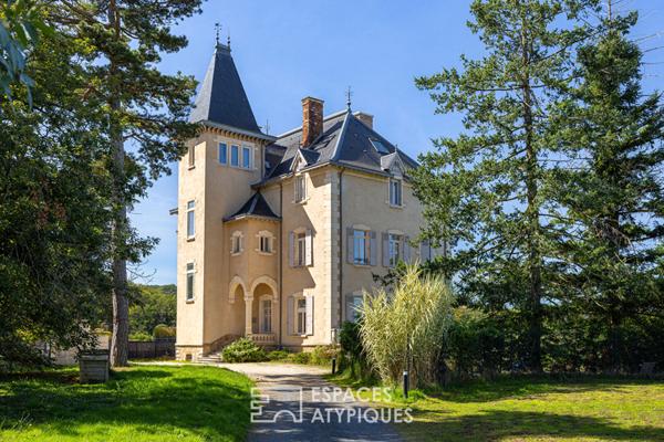 Appartement rénové au coeur d’un château avec jardin et piscine