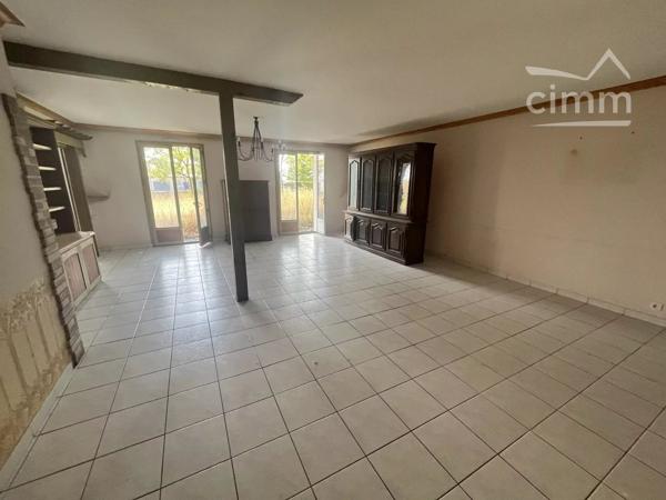 Maison T3 de 88 m² sur 1025 m² de terrain à 300 m du bourg de SAINT MARS DU DESERT et à 20 minutes de NANTES.