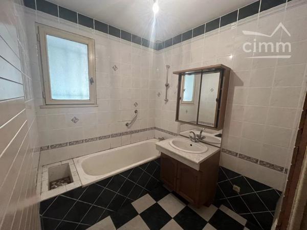 Maison T3 de 88 m² sur 1025 m² de terrain à 300 m du bourg de SAINT MARS DU DESERT et à 20 minutes de NANTES.