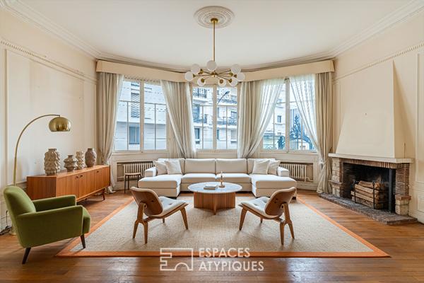 Duplex Art Déco aux volumes généreux dans la Villa Chaptal