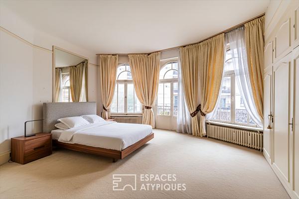 Duplex Art Déco aux volumes généreux dans la Villa Chaptal