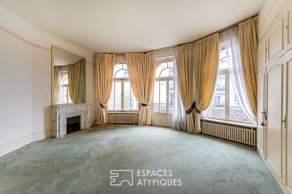 Duplex Art Déco aux volumes généreux dans la Villa Chaptal