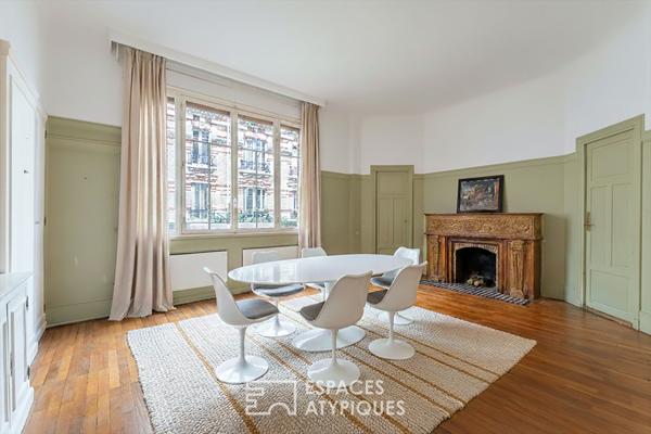 Duplex Art Déco aux volumes généreux dans la Villa Chaptal