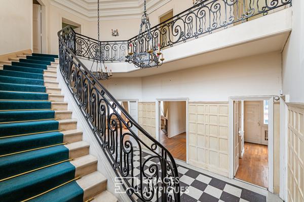 Duplex Art Déco aux volumes généreux dans la Villa Chaptal