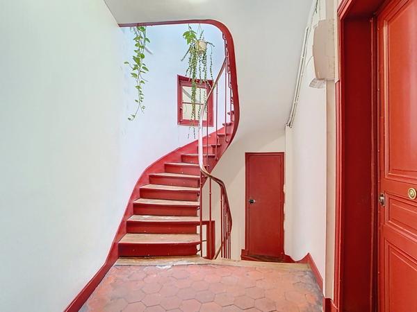QUARTIER BELLEVILLE - METRO JOURDAIN - STUDIO 18,64m2 AU SOL