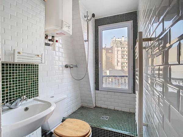 QUARTIER BELLEVILLE - METRO JOURDAIN - STUDIO 18,64m2 AU SOL