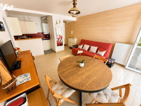 EXCLUSIVITÉ - À quelques pas de la plage / Appartement T2  / Rochebonne

Dans l'un des quarti...